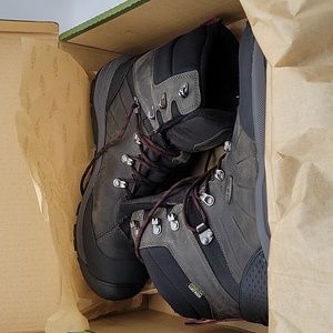 Keen's US Men's sz 11 Revel 6 High Boots in Magnet/Red